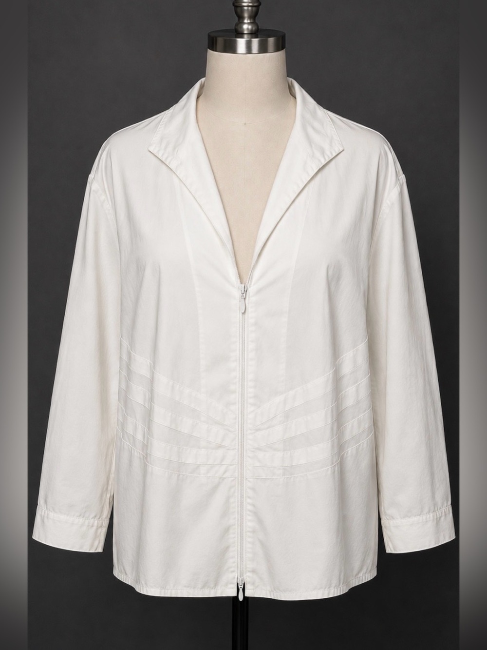 Lafayette 148 white button down shirt w decorative seaming, v-neck, & zipper 24W